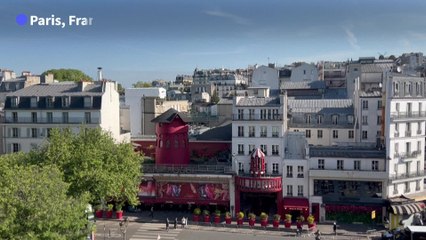 A Paris, "une grande tristesse" après la chute des ailes du Moulin Rouge