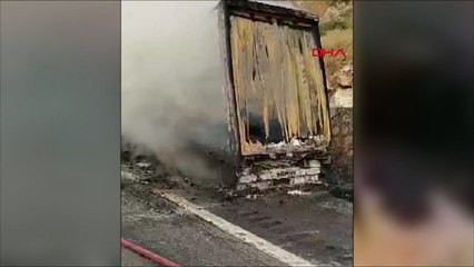 Pleksi yüklü TIR, alev aldı