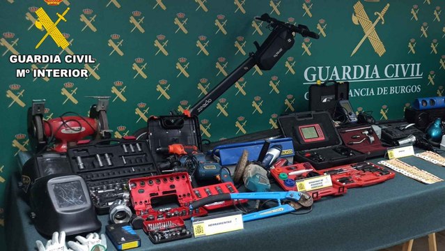 Registro de la Guardia Civil en una de las viviendas