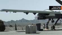 ビデオ：砂漠でのデモンストレーションでドローンが航空砲を使用して目標を破壊