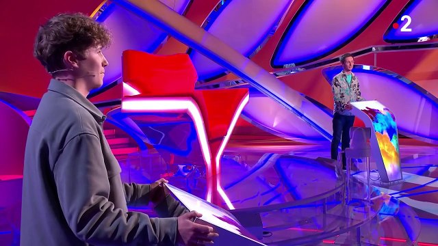 Tout le monde veut prendre sa place : la femme et la fille d'Aurélien viennent pour la première fois sur le plateau