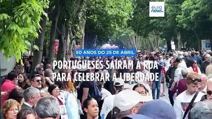 Milhares de portugueses desceram a Avenida da Liberdade para assinalar os 50 anos do 25 de Abril