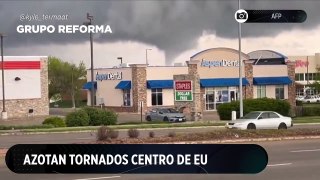 Azotan decenas de tornados centro de EU
