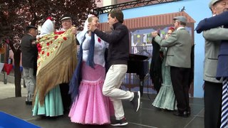 Almeida baila otro chotis en la presentación de las fiestas de San Isidro