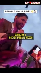 Le agarran el paquete a vocalista de Banda El Recodo