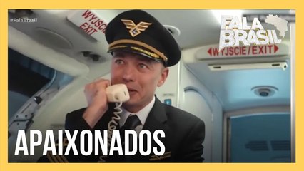 Piloto surpreende namorada e faz pedido de casamento dentro do avião