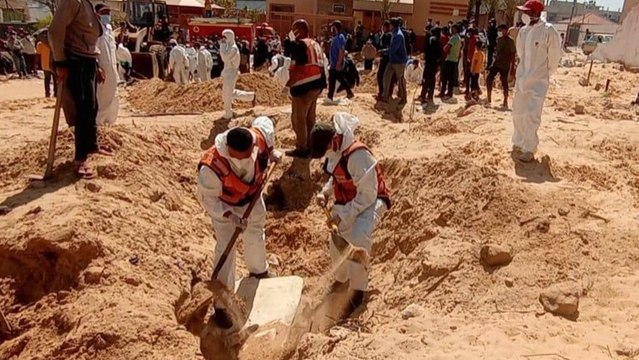 Descubiertas grandes fosas comunes en dos de los principales hospitales de Gaza