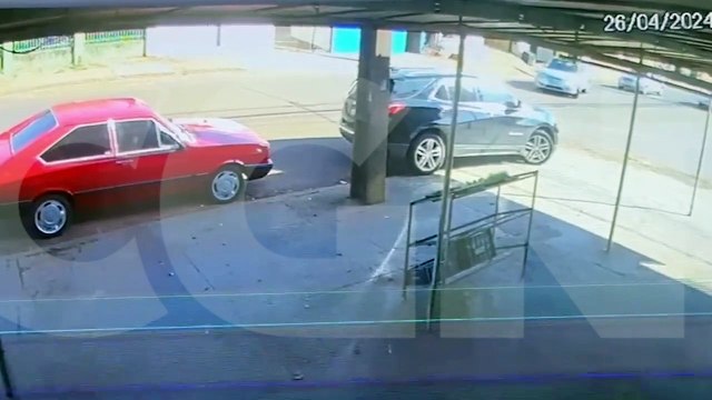 Câmeras registram acidente que deixou motociclista ferido no Floresta