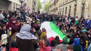 مكافحة الشغب تفصل بين مظاهرة طلابية مؤيدة للفلسطينيين وأخرى لإسرائيل في باريس