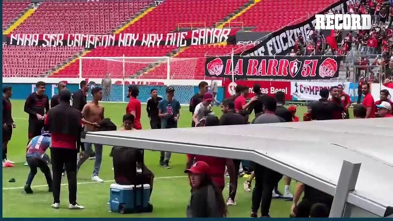 ´LA FIEL´del ATLAS INVADE la cancha en el ENTRENAMIENTO de su EQUIPO ...