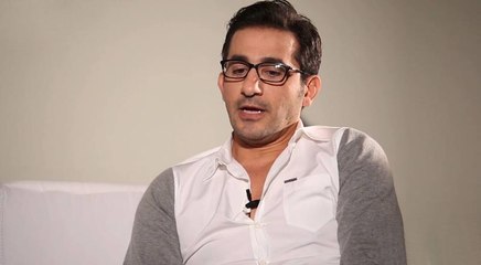 طربوش كريم عبد العزيز وساعة أحمد حلمي... نجوم تبرعوا بمقتنياتهم في مزاد بأميركا لدعم الفقراء