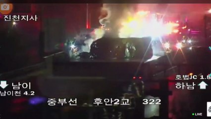 중부고속도로 호법분기점 인근에서 화물차 전복·화재 / YTN