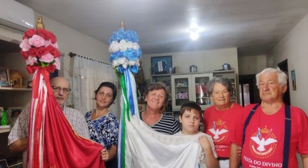 Bandeira do Divino passa pela Quinta dos Açorianos e chega ao centro de Barra Velha