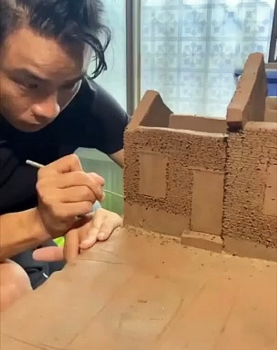 This artist creates miniatures with clay ️3