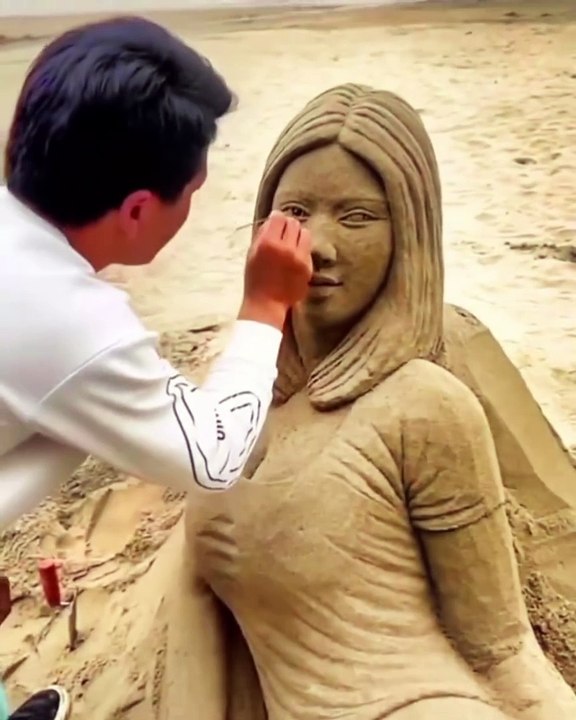 Impressive sand sculptures! 1
