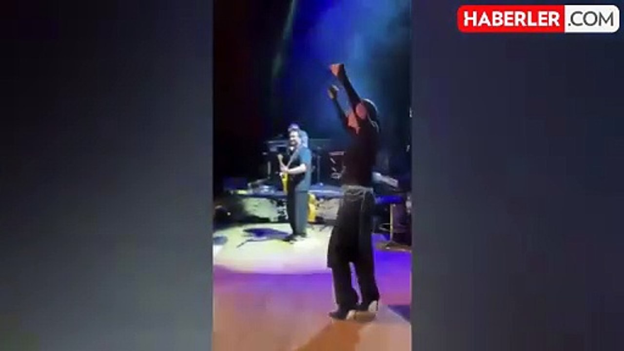 Diyarbakır'da konser veren Sıla, halay performansıyla hayran bıraktı