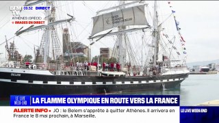 La flamme olympique en route vers la France à bord du Belem