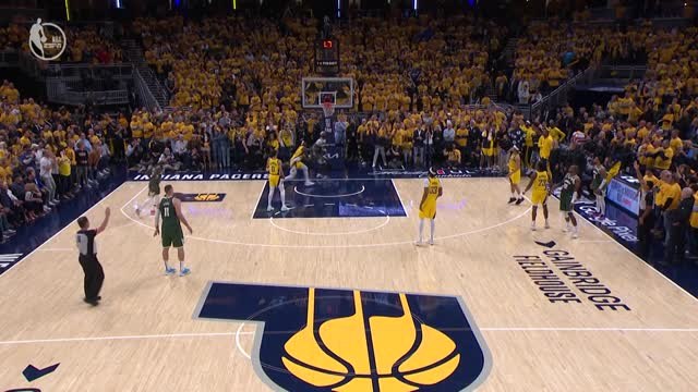 Middleton forces OT with 'miracle' buzzer-beater three