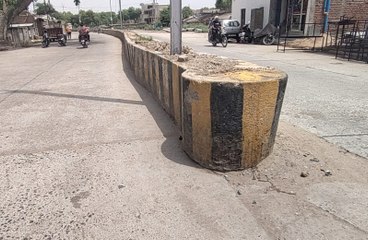 ये कैसा विकास: डिवाइडर की सुंदरता पर खर्च होंगे सवा करोड़, शहर की प्रमुख सडक़ें पड़ी अधूरीं
