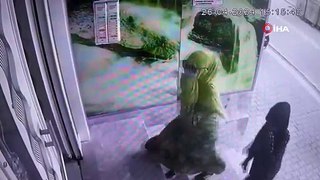Esenyurt'un kadın hırsızlık çetesi kamerada