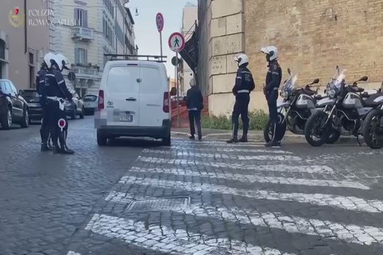 Furbetti della Ztl, a Roma pioggia di multe - Video