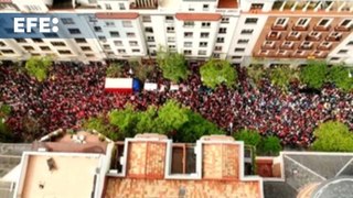 Unos 10.000 simpatizantes respaldan a Sánchez en Ferraz, según el PSOE