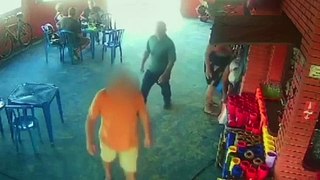 VÍDEO: Homem é preso após confundir alvos e sair sem acertar ninguém