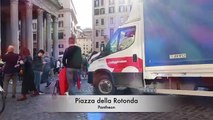 Roma, isole pedonali invase dai furgoni: caos in centro, il video