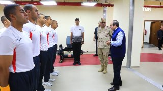 الرئيس السيسي يناقش طلبة الأكاديمية العسكرية في ظروف إقامتهم بالأكاديمية ويستمع لآرائهم