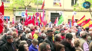 El PSOE monta una ‘performance’ plebiscitaria en Ferraz para implorar a Sánchez que no dimita