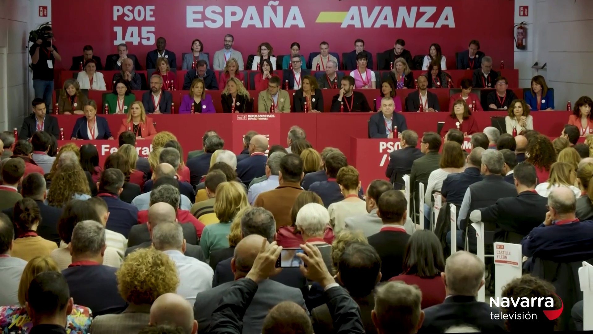 Ferraz se vuelca en su apoyo al presidente Pedro Sánchez
