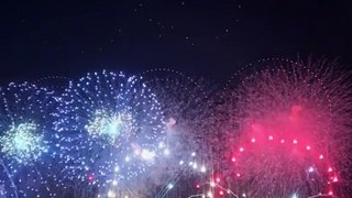 Un spectacle de drones a illuminé le ciel marseillais pour célébrer la remise de la flamme olympique