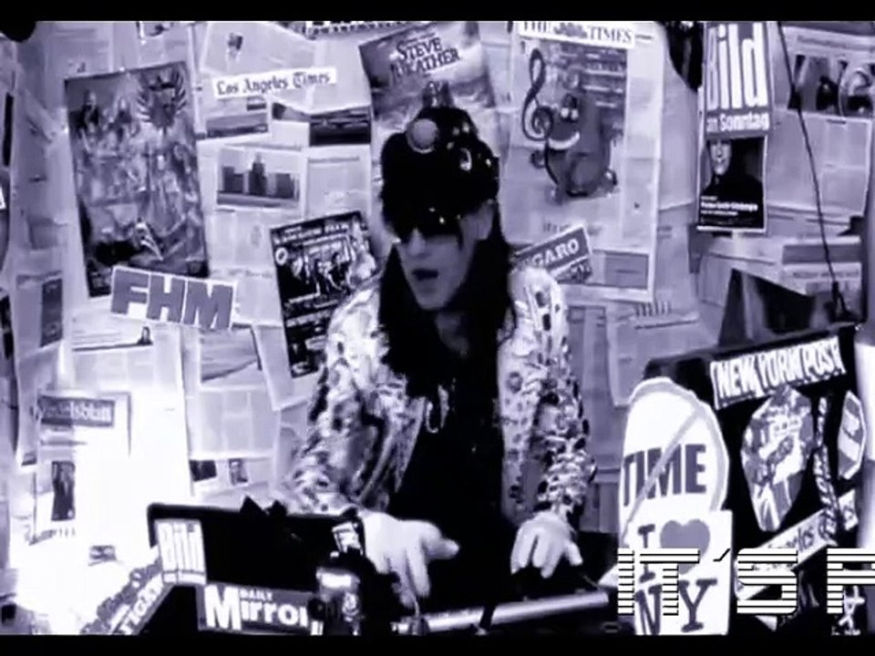 Michael The GlitterKing sings a Hard Rock Song GlitterKing TV video Dailymotion