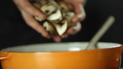 Nach Restaurant-Besuch: Frau stirbt an Vergiftung nachdem sie diese rohe Speise gegessen hat