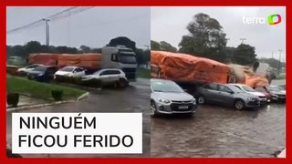 Carreta desgovernada acerta mais de 10 veículos no Maranhão