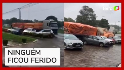 Carreta desgovernada acerta mais de 10 veículos no Maranhão