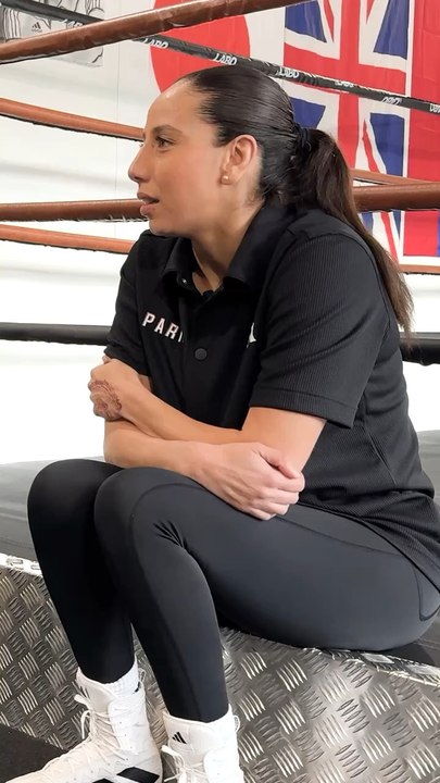 « Ma mère ne pensait pas que je deviendrais championne. »  Rima Ayadi, championne d’Europe de boxe anglaise vous emmène à l’entraînement !