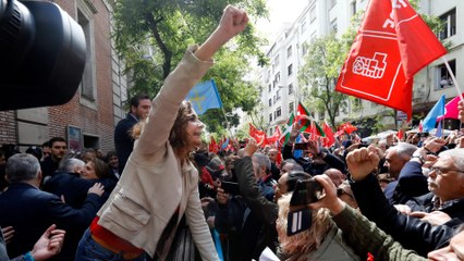 Así ha sido la manifestación de Ferraz en apoyo a Pedro Sánchez