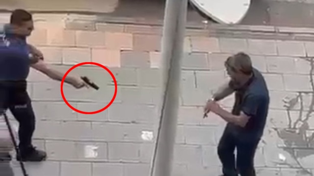 Polis, 2 grubun taşlı ve sopalı kavgasında bir saldırganı bacağından vurdu; o anlar kamerada