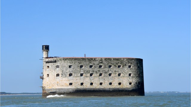 Voici - On a subi de lourds dégâts : le Fort Boyard endommagé par l'hiver, la 35e saison est-elle menacée ?