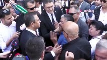 Özgür Özel'in Denizli'deki canlı yayını sırasında bir kişi; 'kızım öldü, nerede devlet' dedi.