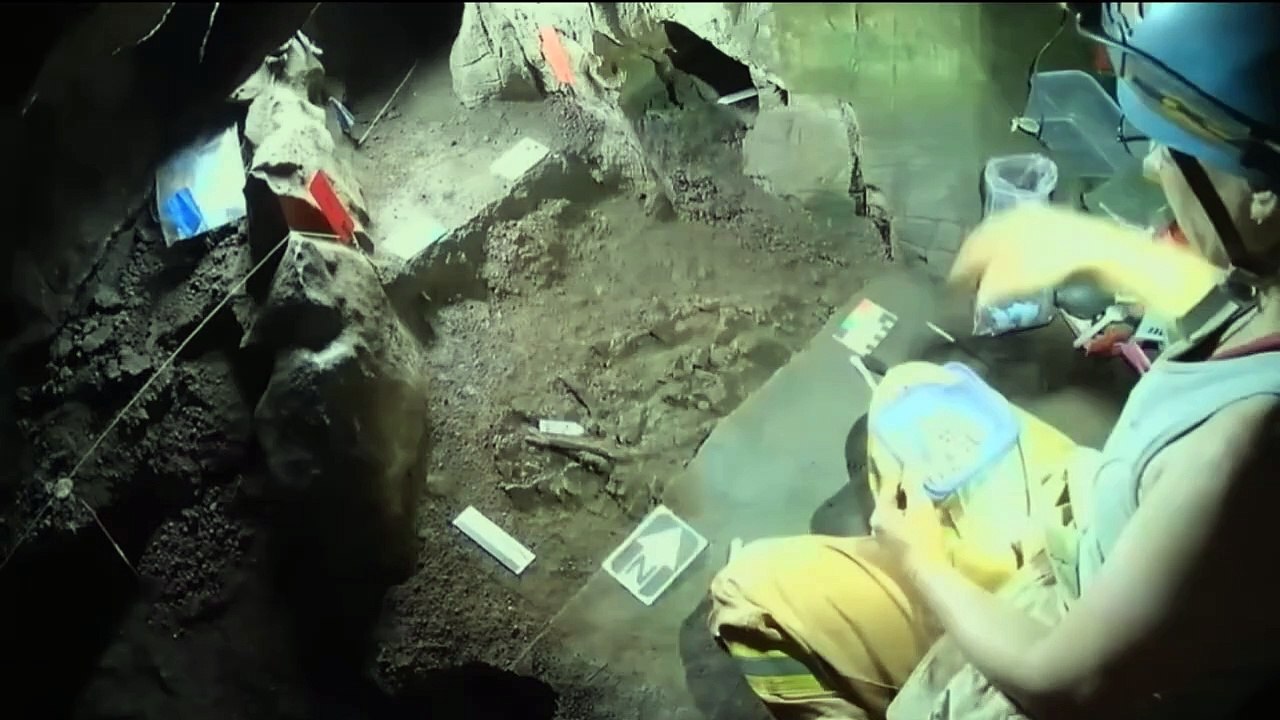 Dans L'Inconnu : La Grotte Aux Ossements Bande-annonce (ES)