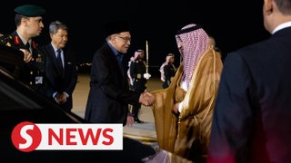PM arrives in Riyadh for WEF special meeting