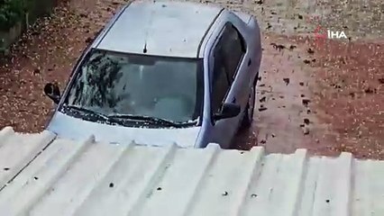 Bandırma'da şiddetli rüzgar ve dolu yağışı etkili oldu