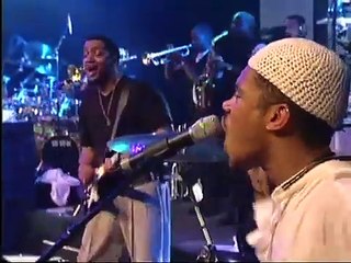 Earth, Wind; & Fire Feat. Philip Bailey - (Live Concert)