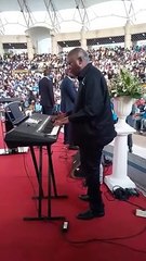 #laurentgbagbo l’ancien #president de la #star de la #scene ! Il se mue en #artiste et #interprete un air en #livemusic sûr un #clavier #electronique à #abidjan  (#puristes : l’#idée est de #placer des #motsclés )