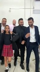 تاليا تامر حسني تبتسم بخجل بعد تعليق من إحدى المعجبات