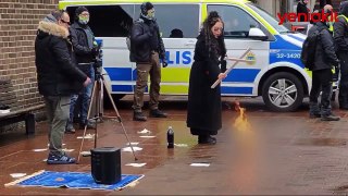 İsveç’te KADIN KILIĞINA GİRMİŞ BİR ŞEYTAN polis eşliğinde Kur'an-ı Kerim yaktı