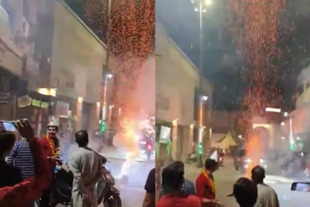 Video: काशी विश्वनाथ मंदिर के गेट के सामने आतिशबाजी, सोशल मीडिया पर वीडियो वायरल