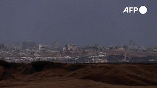 سحب كثيفة من الدخان فوق وسط قطاع غزة